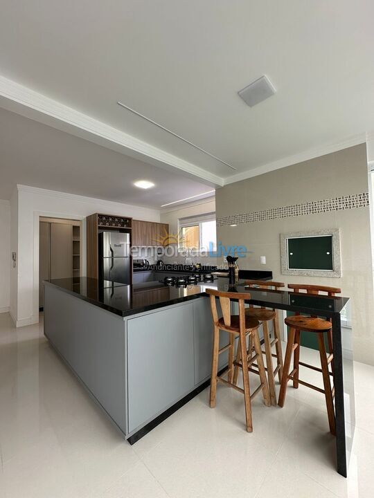 Apartamento para aluguel de temporada em Itapema (Meia Praia)