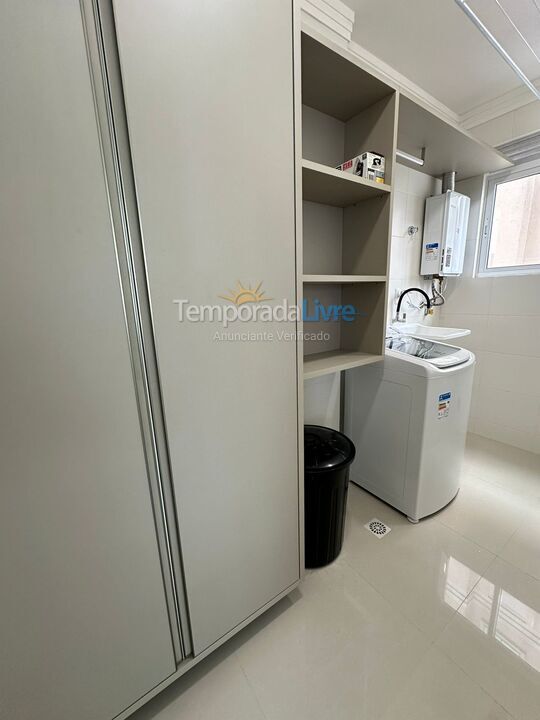 Apartamento para aluguel de temporada em Itapema (Meia Praia)