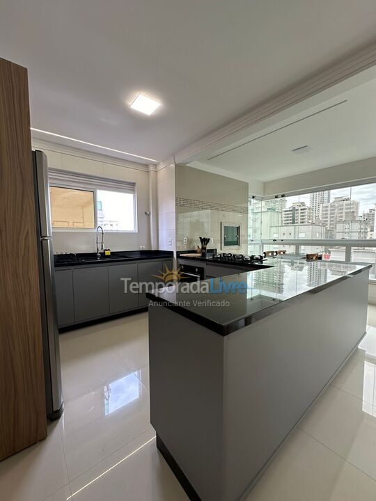 Apartamento para aluguel de temporada em Itapema (Meia Praia)