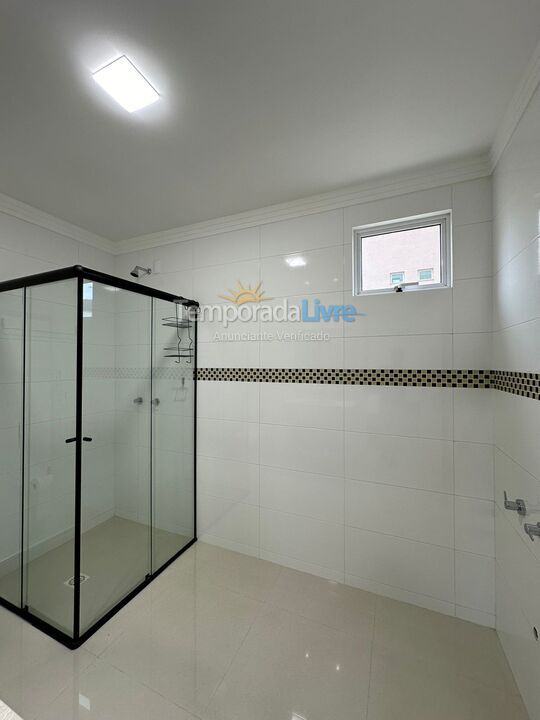 Apartamento para aluguel de temporada em Itapema (Meia Praia)
