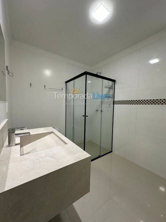 Apartamento para aluguel de temporada em Itapema (Meia Praia)