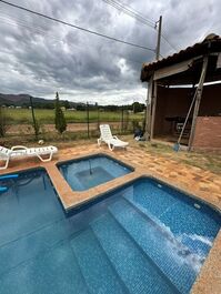 Propiedad en Igarapé con jacuzzi y piscina.