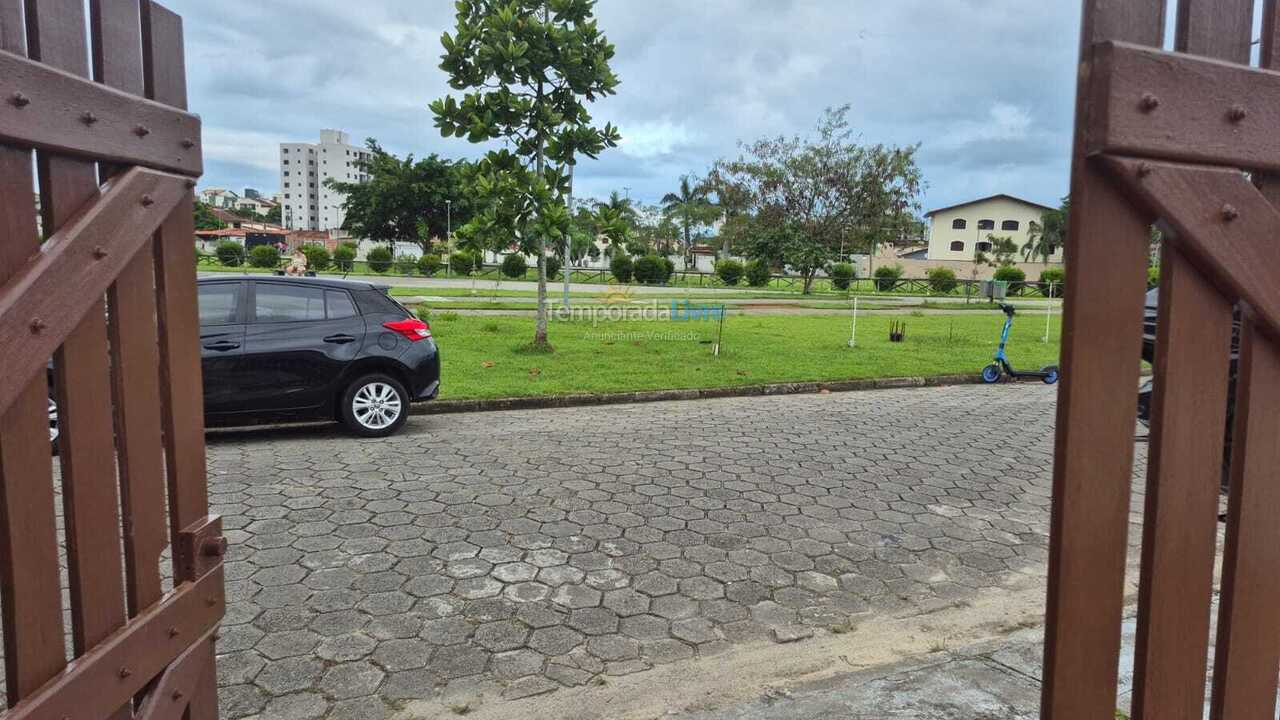 Casa para alquiler de vacaciones em Caraguatatuba (Martim de Sá)