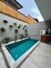 Available for New Year's Eve! House. in a gated community with 4 suites and a heated pool