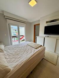 Available for New Year's Eve! House. in a gated community with 4 suites and a heated pool