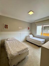 Available for New Year's Eve! House. in a gated community with 4 suites and a heated pool