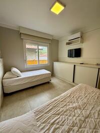 Available for New Year's Eve! House. in a gated community with 4 suites and a heated pool
