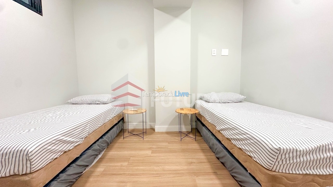 Apartamento para aluguel de temporada em Bombinhas (Canto Grande)