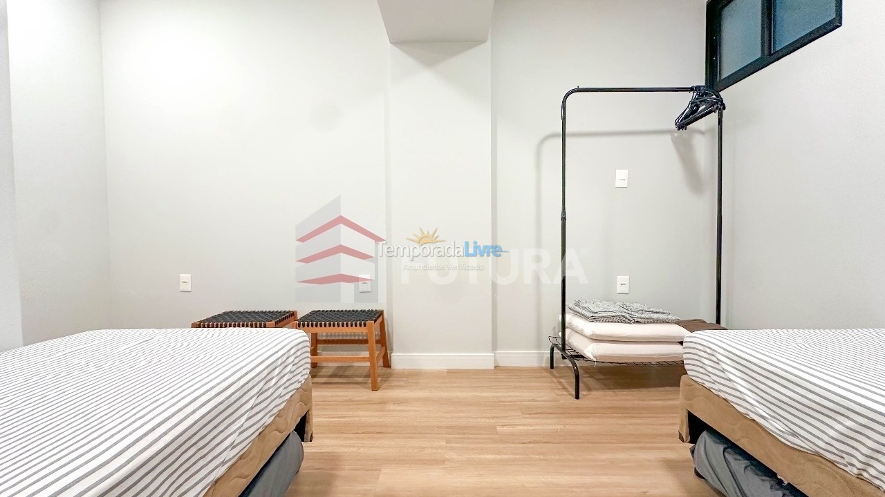 Apartamento para aluguel de temporada em Bombinhas (Canto Grande)