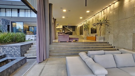 Casa contemporánea en una urbanización cerrada con vistas al embalse.