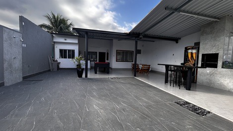 CASA DE PRAIA EM UBATUBA,AR CONDICIONADO.