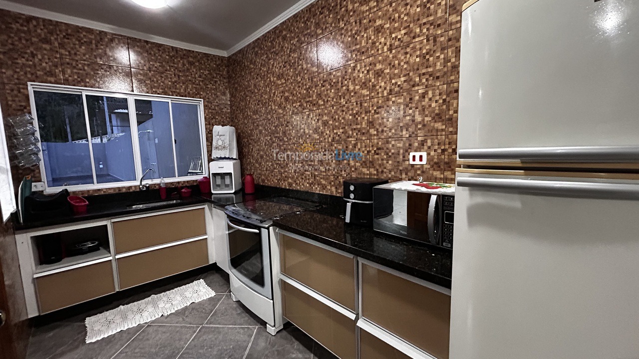 Casa para aluguel de temporada em Ubatuba (Maranduba)