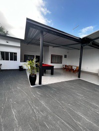 CASA DE PRAIA EM UBATUBA,AR CONDICIONADO.