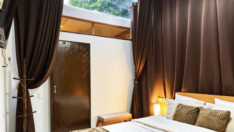Brand new. Beautiful chalet on Pereque Beach.