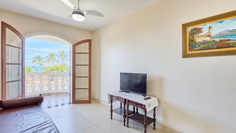 RENOVATED 2 bedroom apartment with suite, SEA FRONT/AIR CONDITIONING/Grand P.