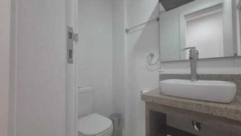 Enjoy a comfortable and fully equipped leisure vacation at Residencial Porto de Jurerê.