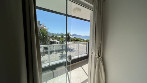 Apartamento con vistas al mar en la playa de Mariscal.