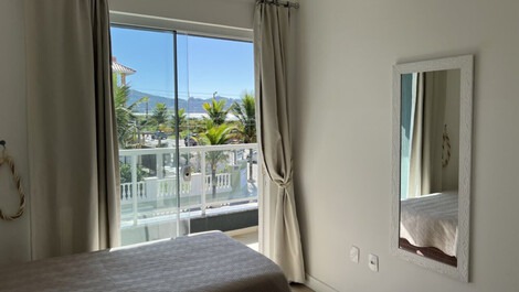 Apartamento con vistas al mar en la playa de Mariscal.