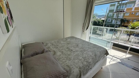 Apartamento de 01 dormitório na Praia do Mariscal
