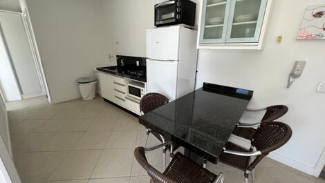 Apartamento de 01 dormitório na Praia do Mariscal