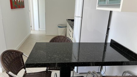 Apartamento de 01 dormitório na Praia do Mariscal