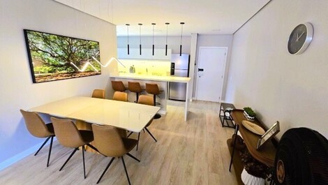 Excelente apartamento em condomínio na quadra do mar.