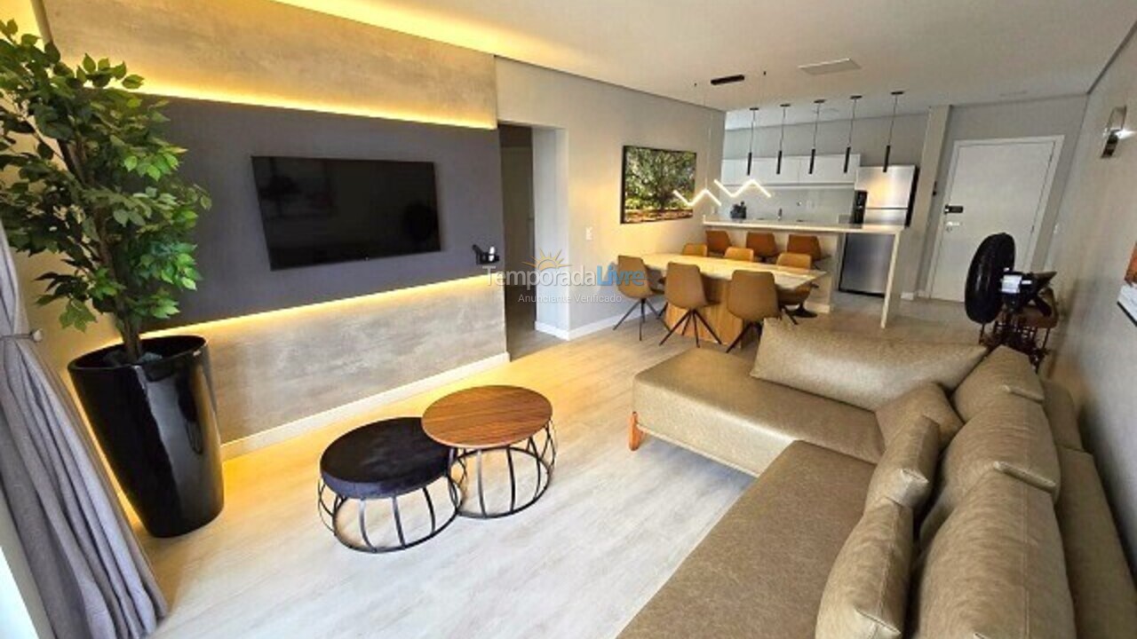 Apartamento para aluguel de temporada em Florianópolis (Praia Brava)