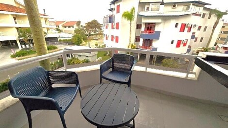 Excelente apartamento em condomínio na quadra do mar.