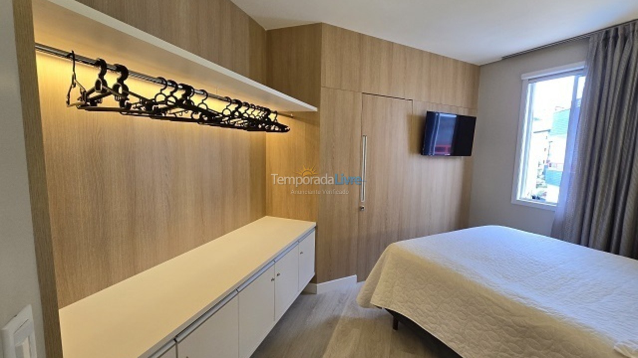 Apartamento para aluguel de temporada em Florianópolis (Praia Brava)
