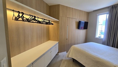 Excelente apartamento em condomínio na quadra do mar.