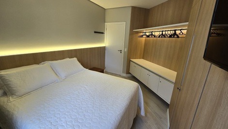 Excelente apartamento em condomínio na quadra do mar.