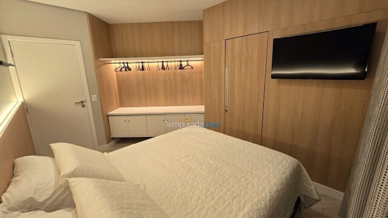 Apartamento para aluguel de temporada em Florianópolis (Praia Brava)