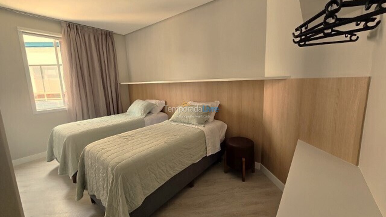Apartamento para aluguel de temporada em Florianópolis (Praia Brava)