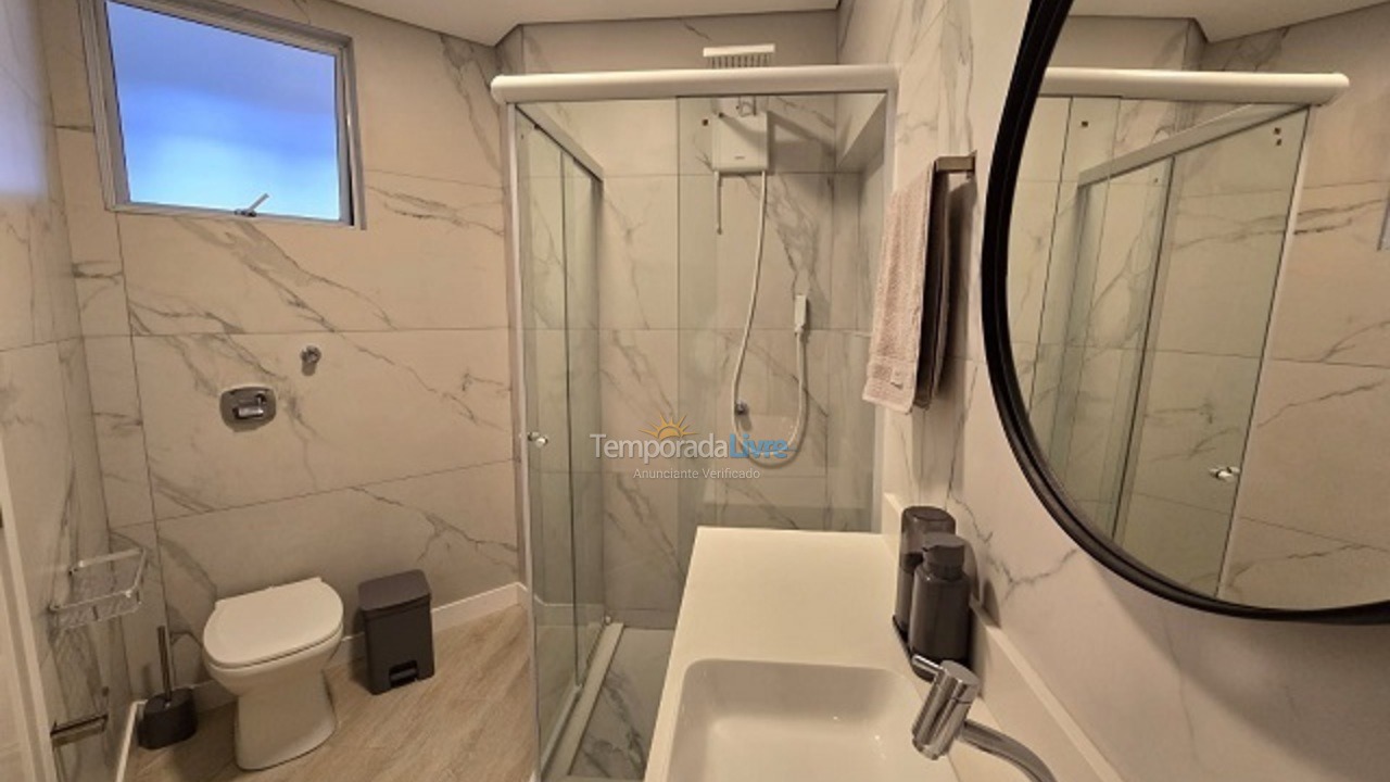 Apartamento para aluguel de temporada em Florianópolis (Praia Brava)