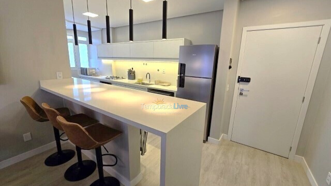 Apartamento para aluguel de temporada em Florianópolis (Praia Brava)