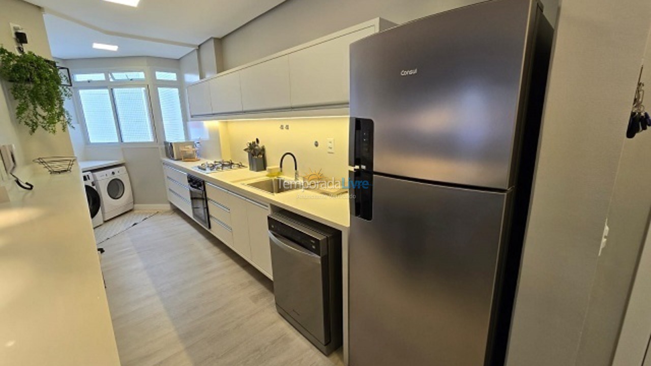 Apartamento para aluguel de temporada em Florianópolis (Praia Brava)