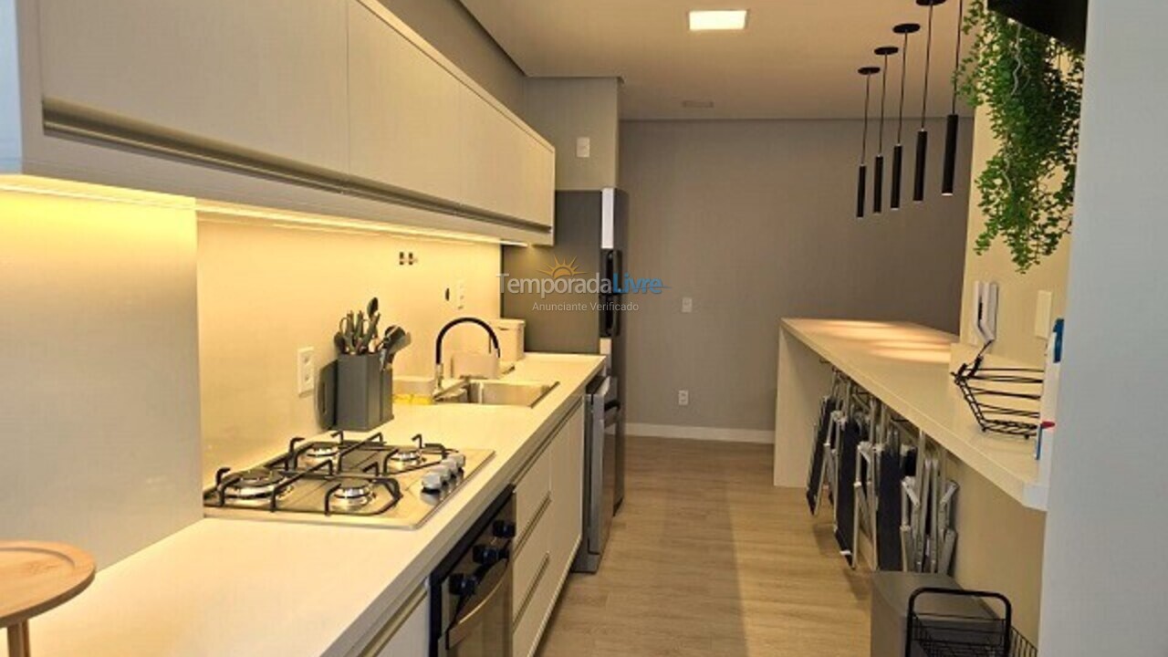 Apartamento para aluguel de temporada em Florianópolis (Praia Brava)