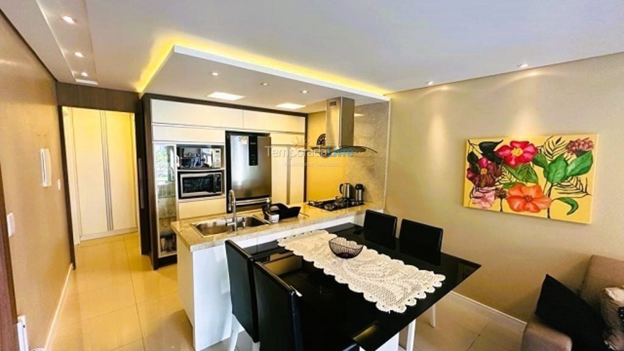 Apartamento para aluguel de temporada em Florianópolis (Praia Brava)