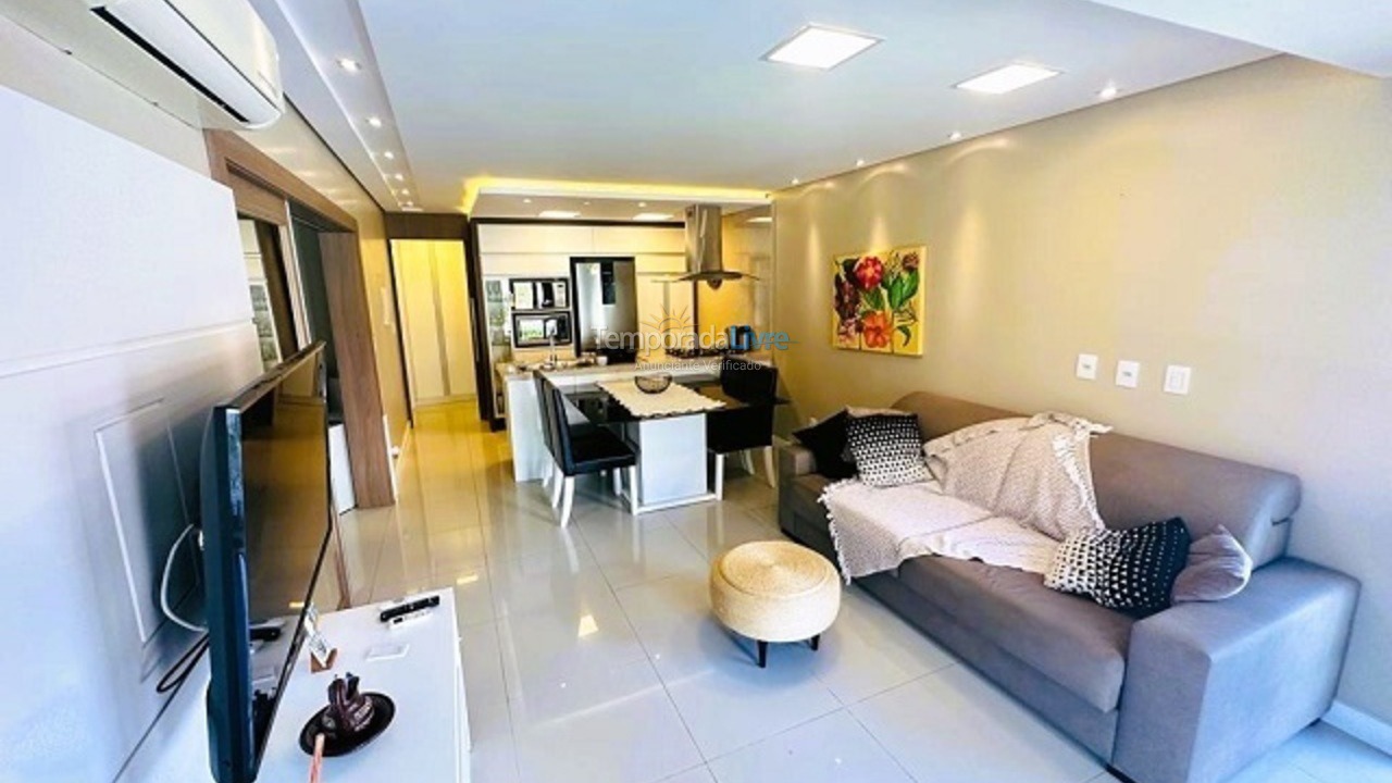 Apartamento para aluguel de temporada em Florianópolis (Praia Brava)
