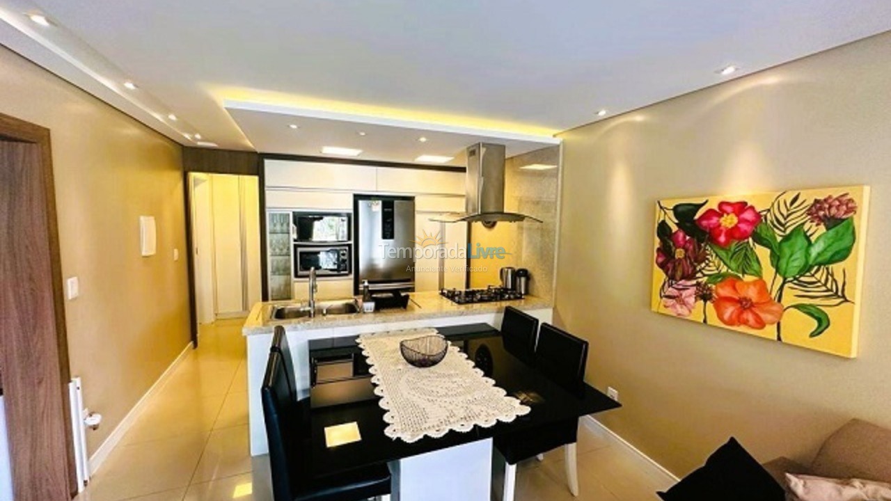 Apartamento para aluguel de temporada em Florianópolis (Praia Brava)