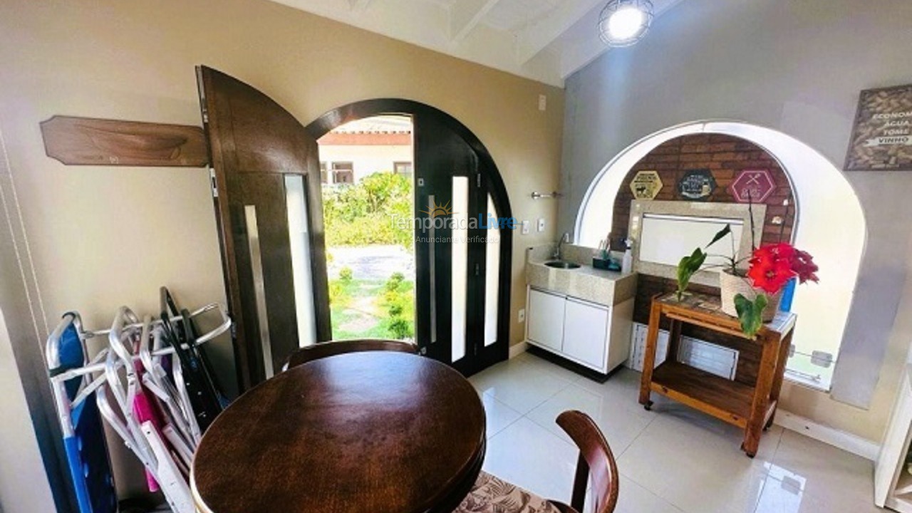 Apartamento para aluguel de temporada em Florianópolis (Praia Brava)