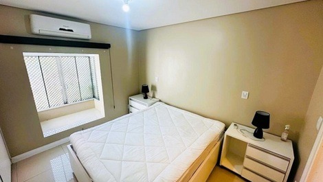 Apartamento na quadra do mar na Praia Brava.