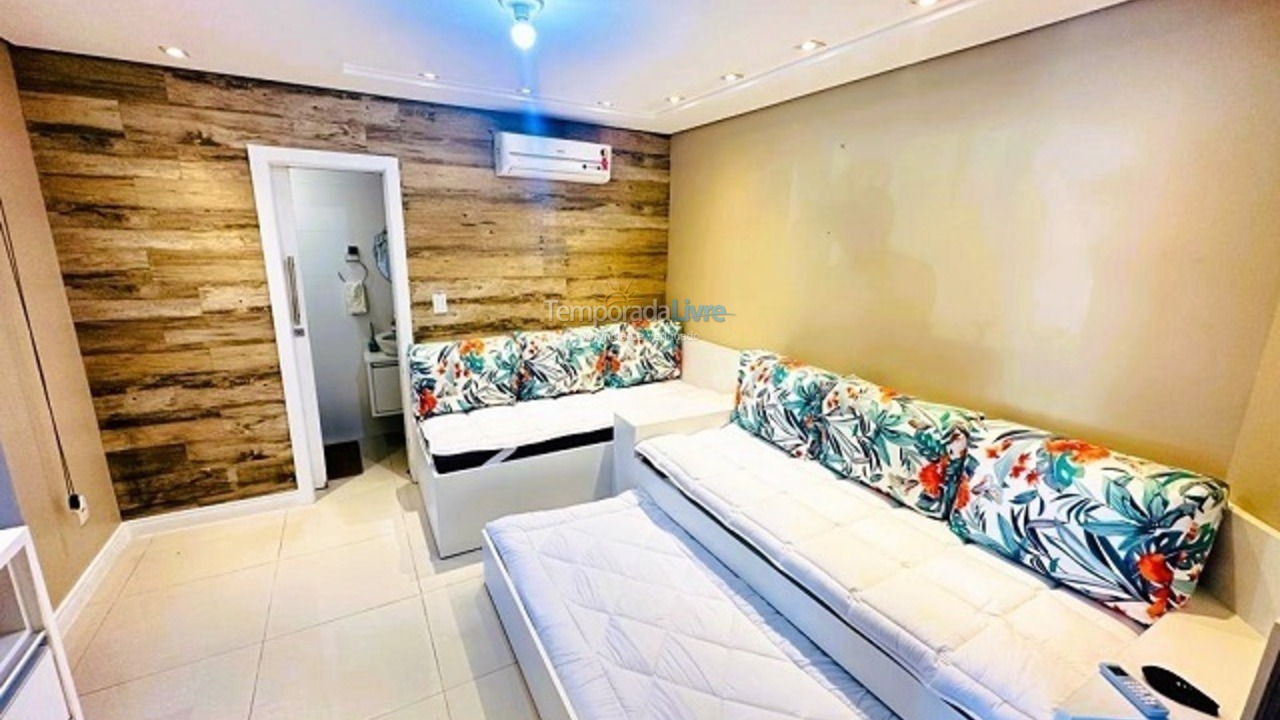 Apartamento para aluguel de temporada em Florianópolis (Praia Brava)