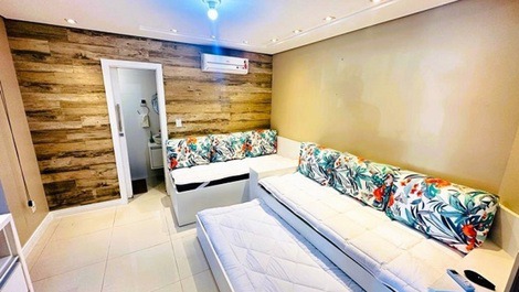Apartamento na quadra do mar na Praia Brava.