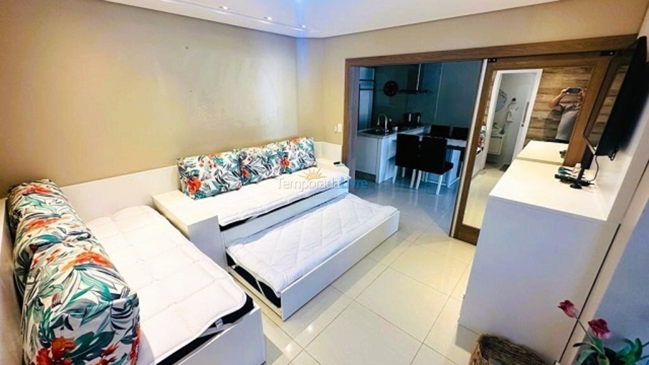 Apartamento para aluguel de temporada em Florianópolis (Praia Brava)
