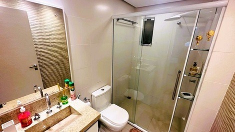 Apartamento na quadra do mar na Praia Brava.