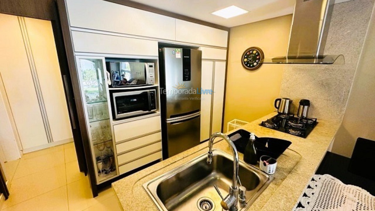 Apartamento para aluguel de temporada em Florianópolis (Praia Brava)