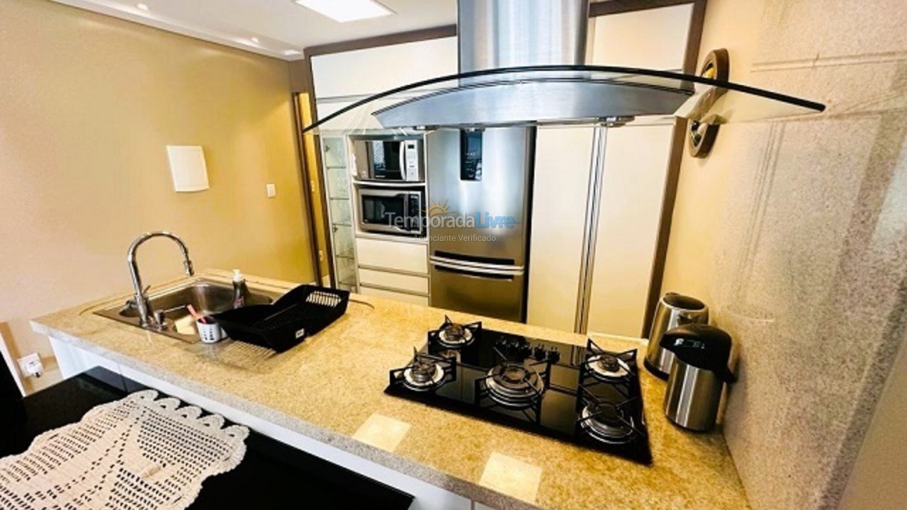 Apartamento para aluguel de temporada em Florianópolis (Praia Brava)