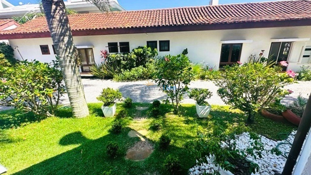 Apartamento para aluguel de temporada em Florianópolis (Praia Brava)