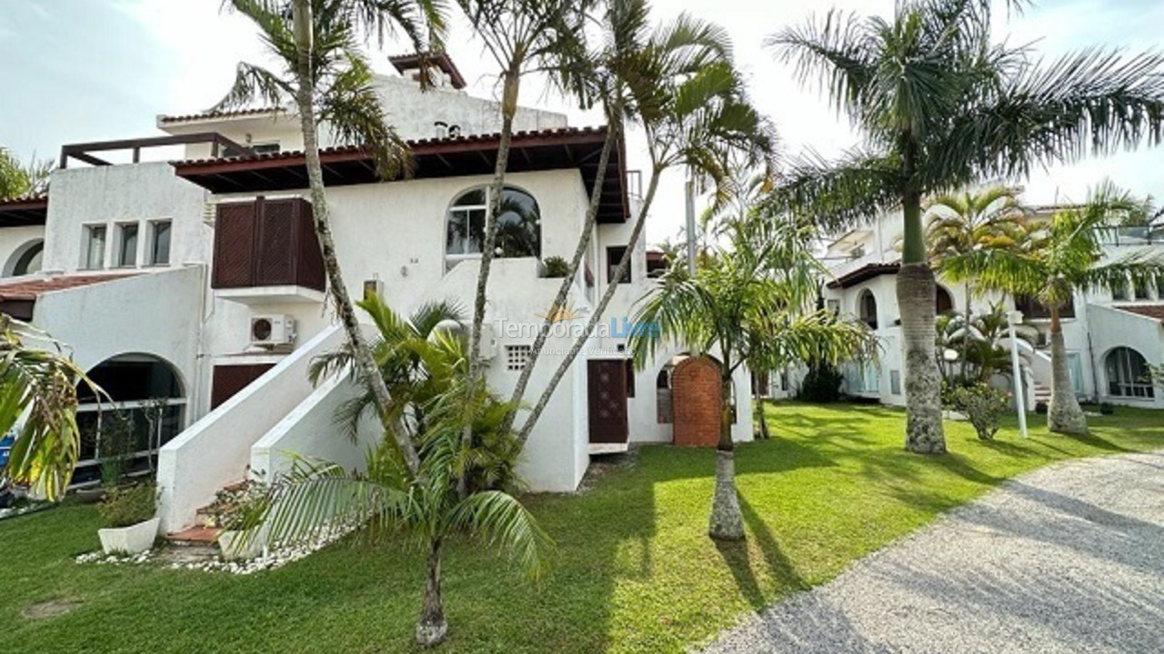 Apartamento para aluguel de temporada em Florianópolis (Praia Brava)